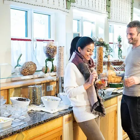 Zehnerkar & ホテル 4*