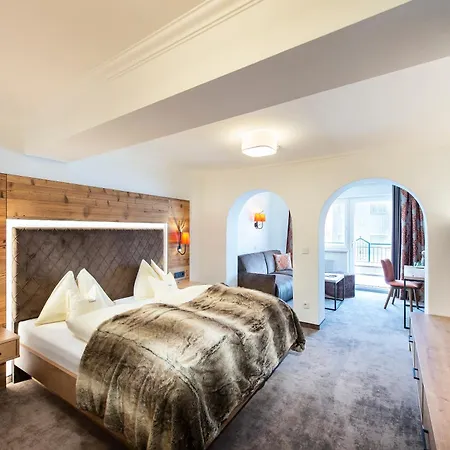 Zehnerkar & ホテル