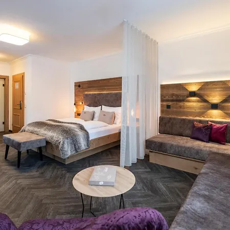 ホテル Zehnerkar & 4*