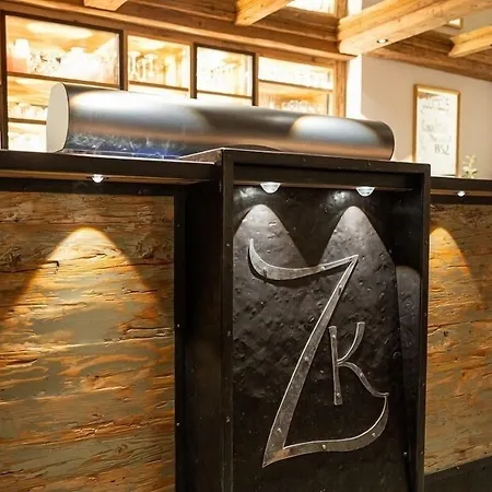 ホテル Zehnerkar & 4*