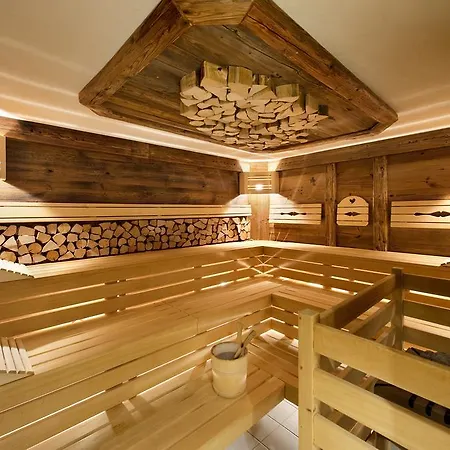 Zehnerkar & ホテル