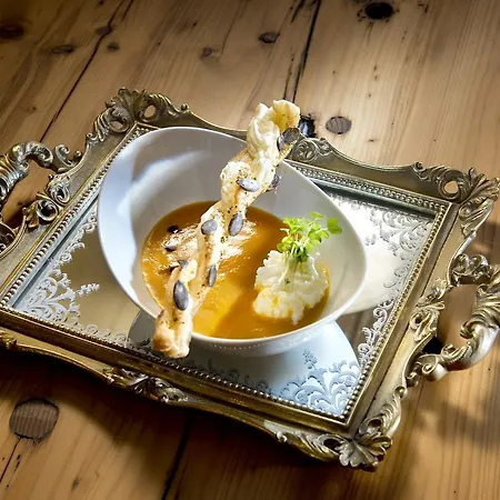 Zehnerkar & ホテル オーバータウエルン